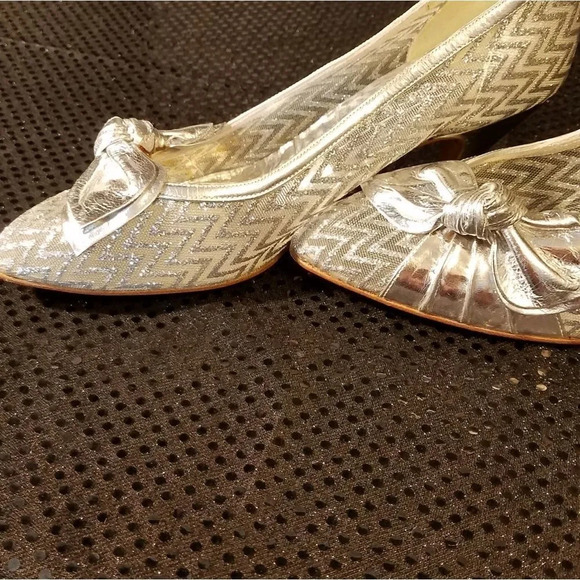 STUART WEITZMAN Silver Glittered Mesh Heel Pumps - Picture 5 of 12
